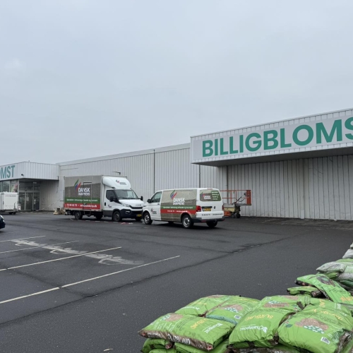 Facaderens ved Billig Blomst i Kolding, Østjylland – klargøring med lift og udstyr fra Dansk Damprens.